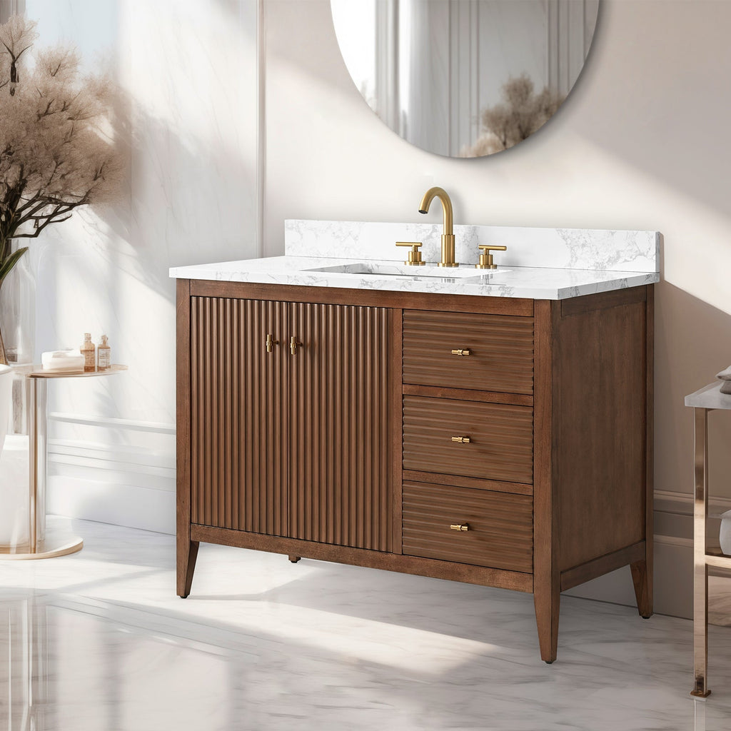 Linear Walnut / Golden Brushed
