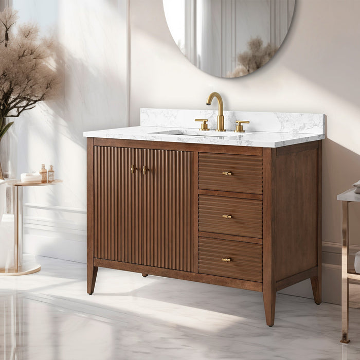 Linear Walnut / Golden Brushed