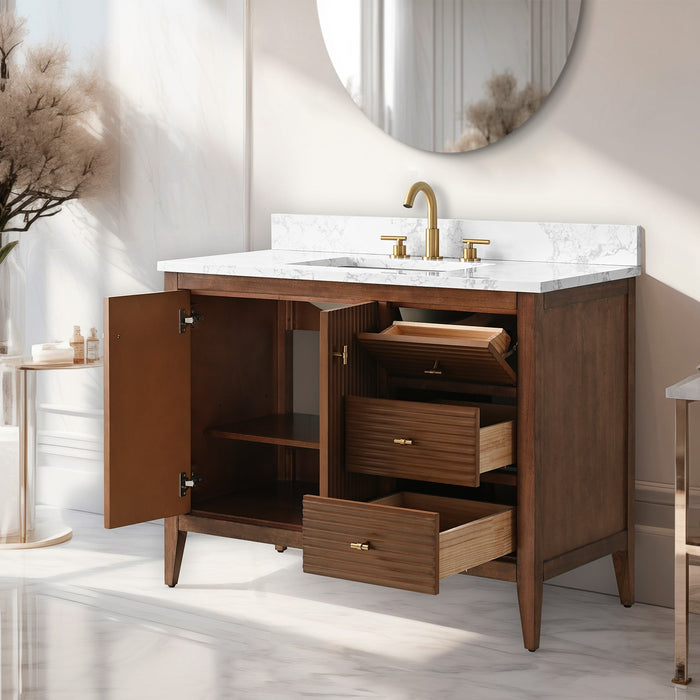 Linear Walnut / Golden Brushed
