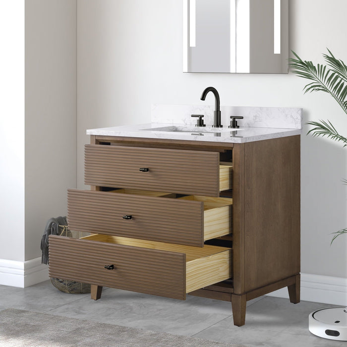 Linear Walnut / Matte Black
