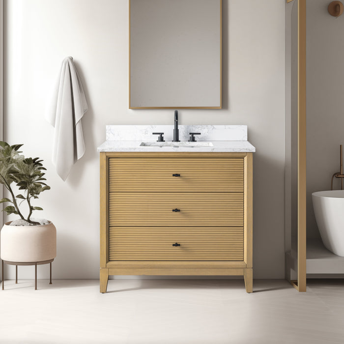 Linear Natural Oak / Matte Black